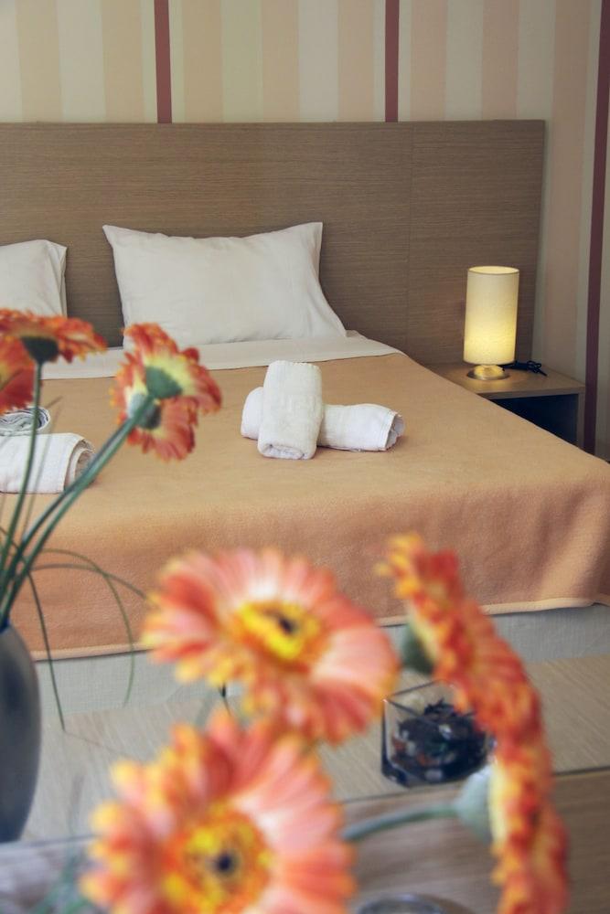Golden Hotel